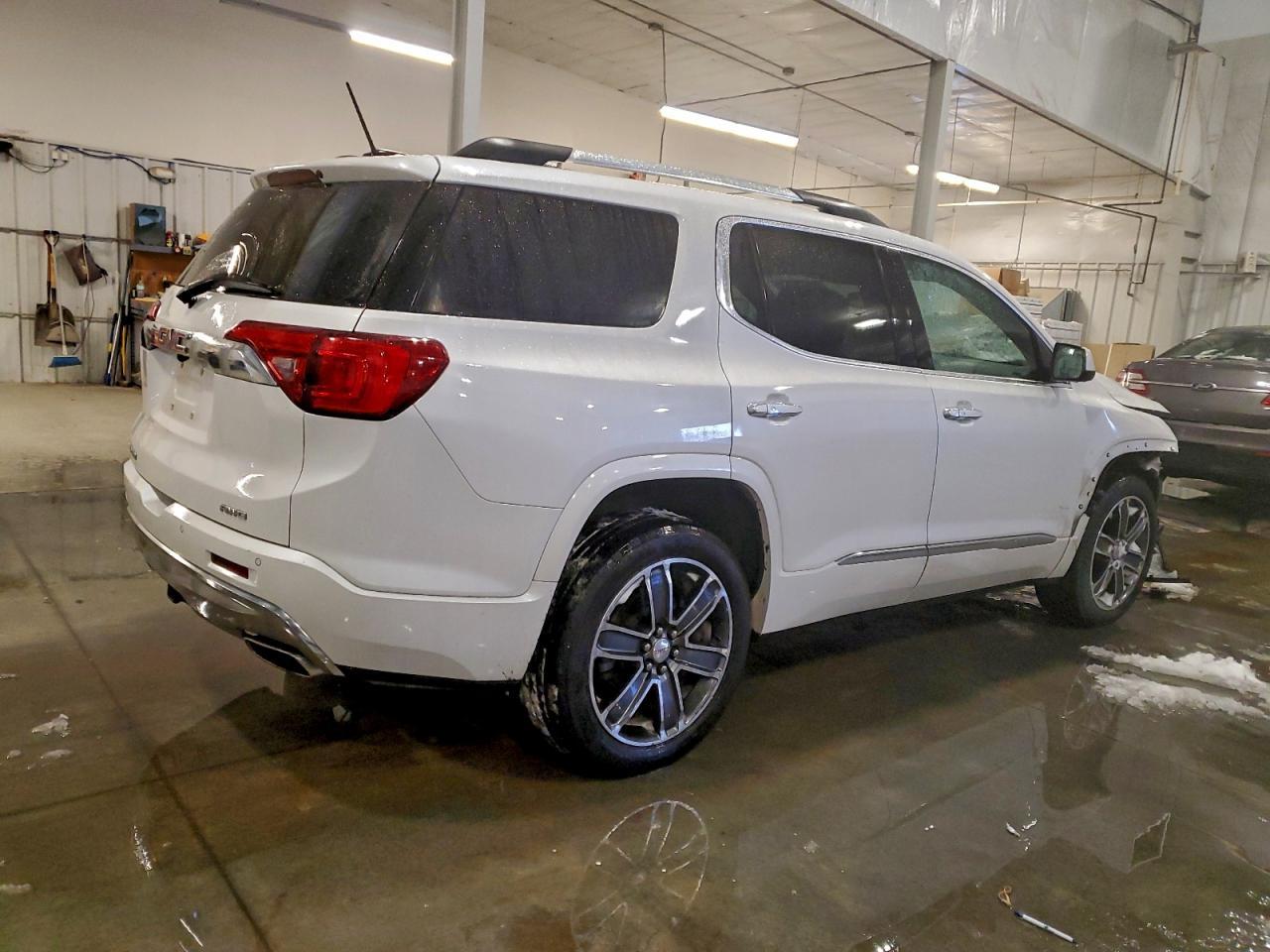 2017 GMC Acadia Denali - Фото 3