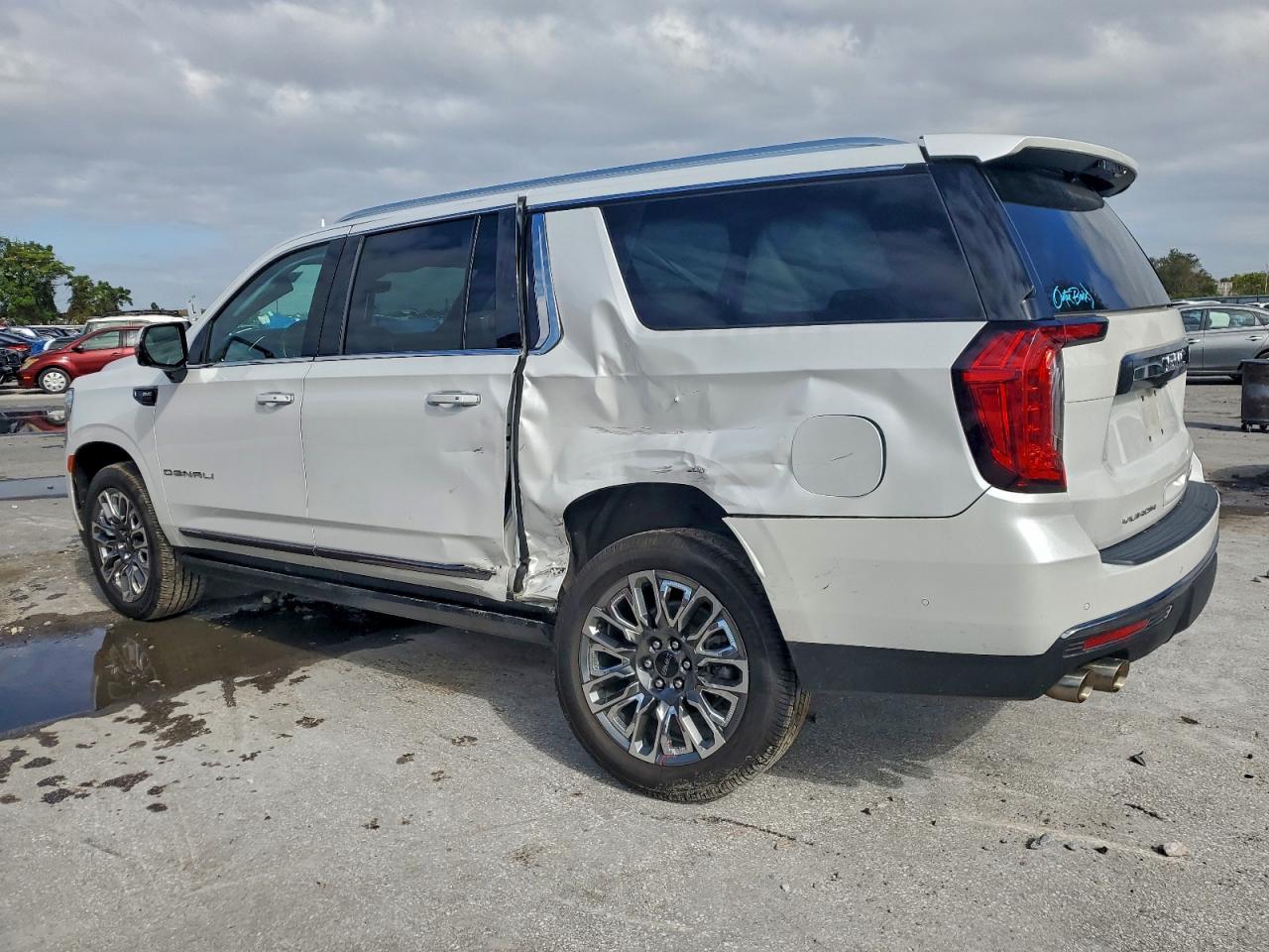 2023 GMC Yukon Xl Denali Ultimate - Фото 2