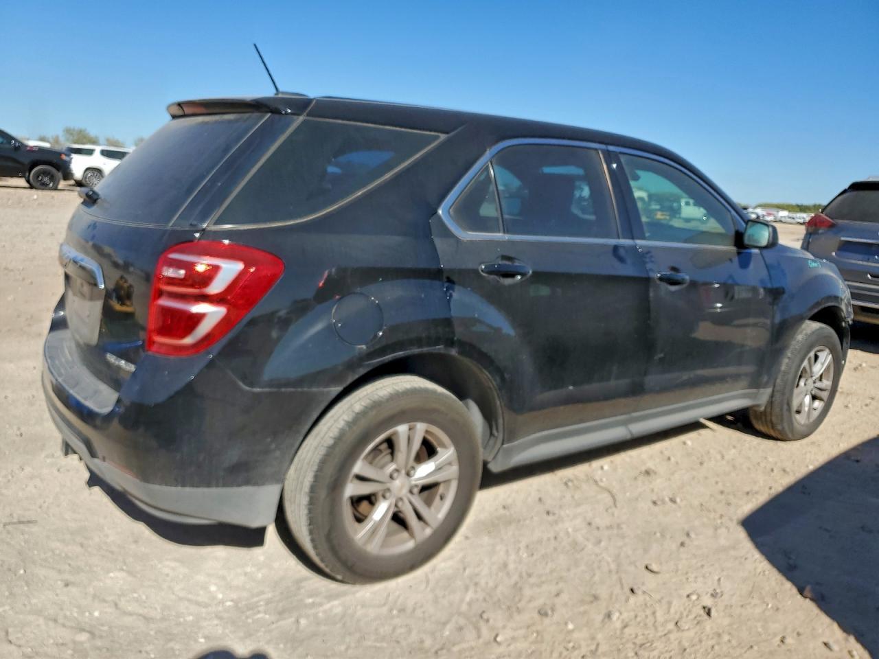 2016 Chevrolet Equinox Ls - Image 3