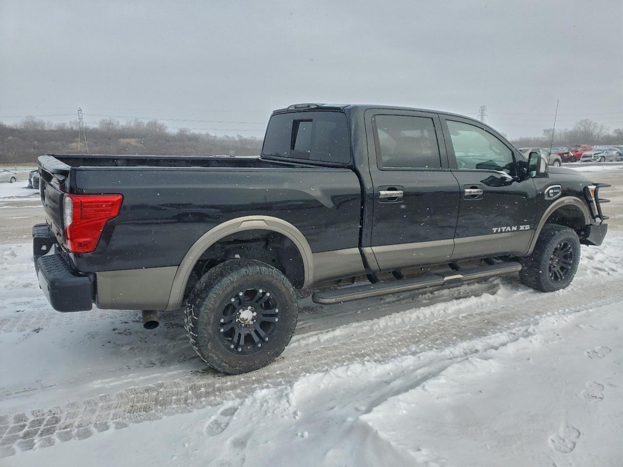 2016 Nissan Titan Xd Platinum Reserve Diesel - Image 3