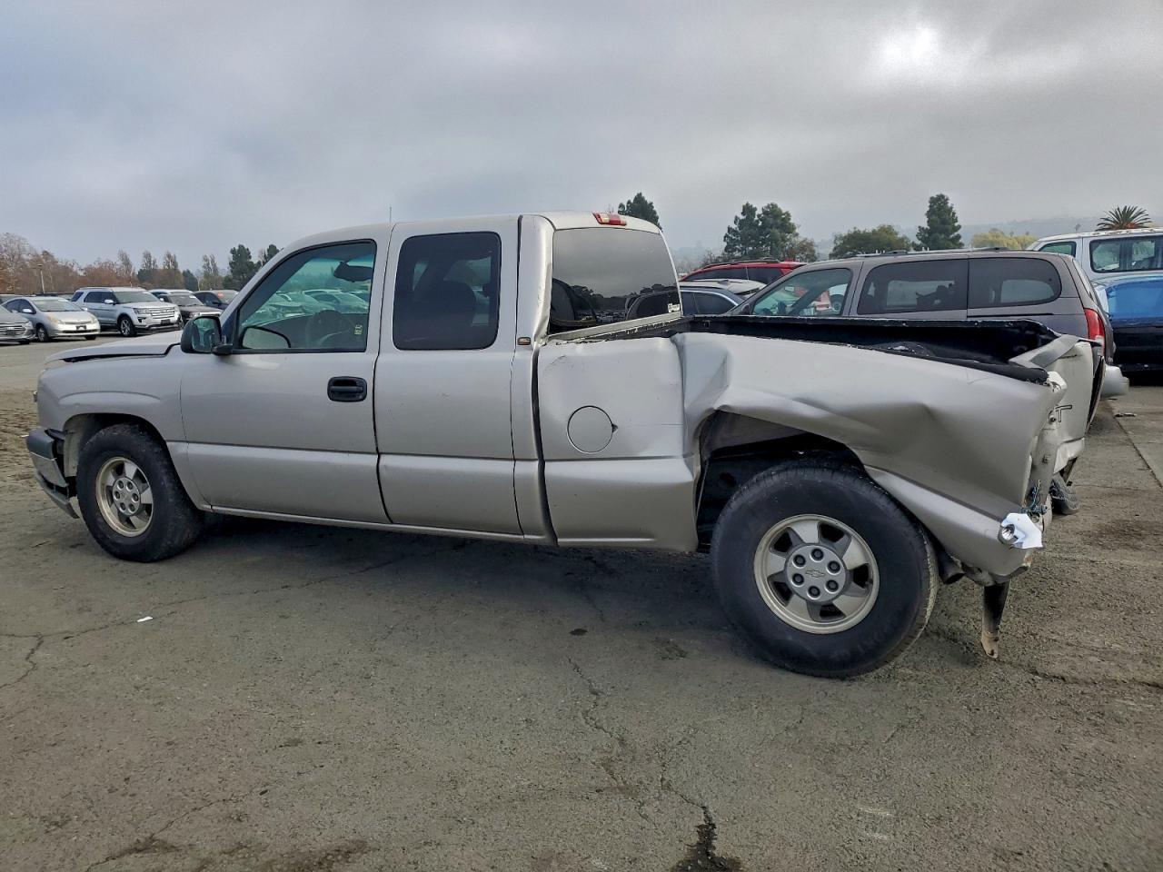 2004 Chevrolet Silverado - Image 2