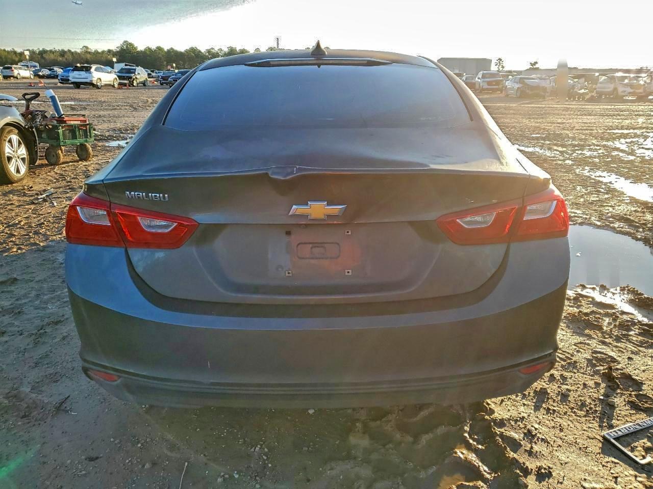 2017 Chev Malibu - Фото 6