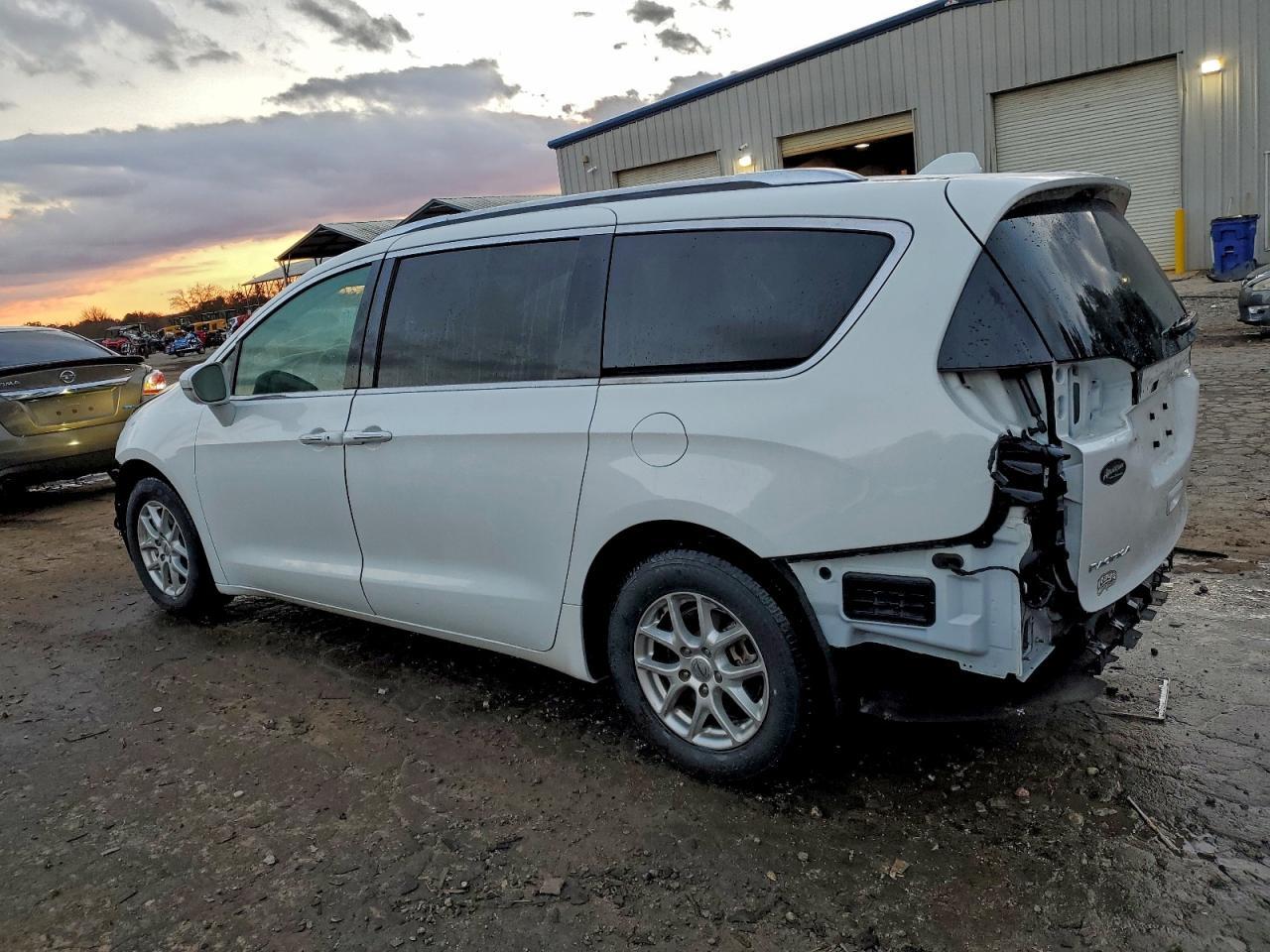 2021 Chrysler Pacifica Touring L - Фото 2