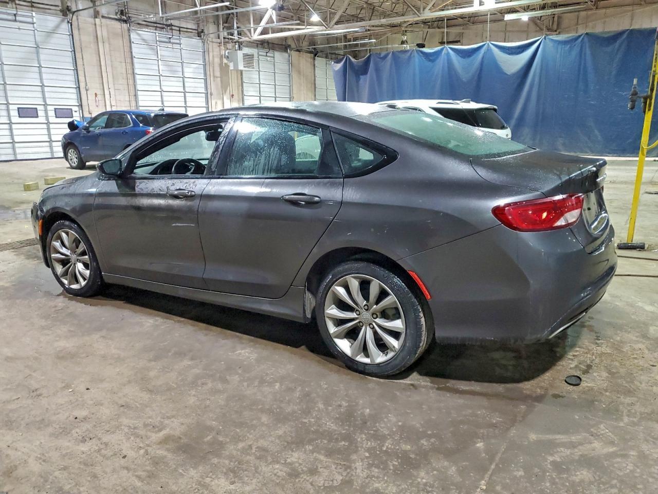 2015 Chrysler 200 S - Фото 2
