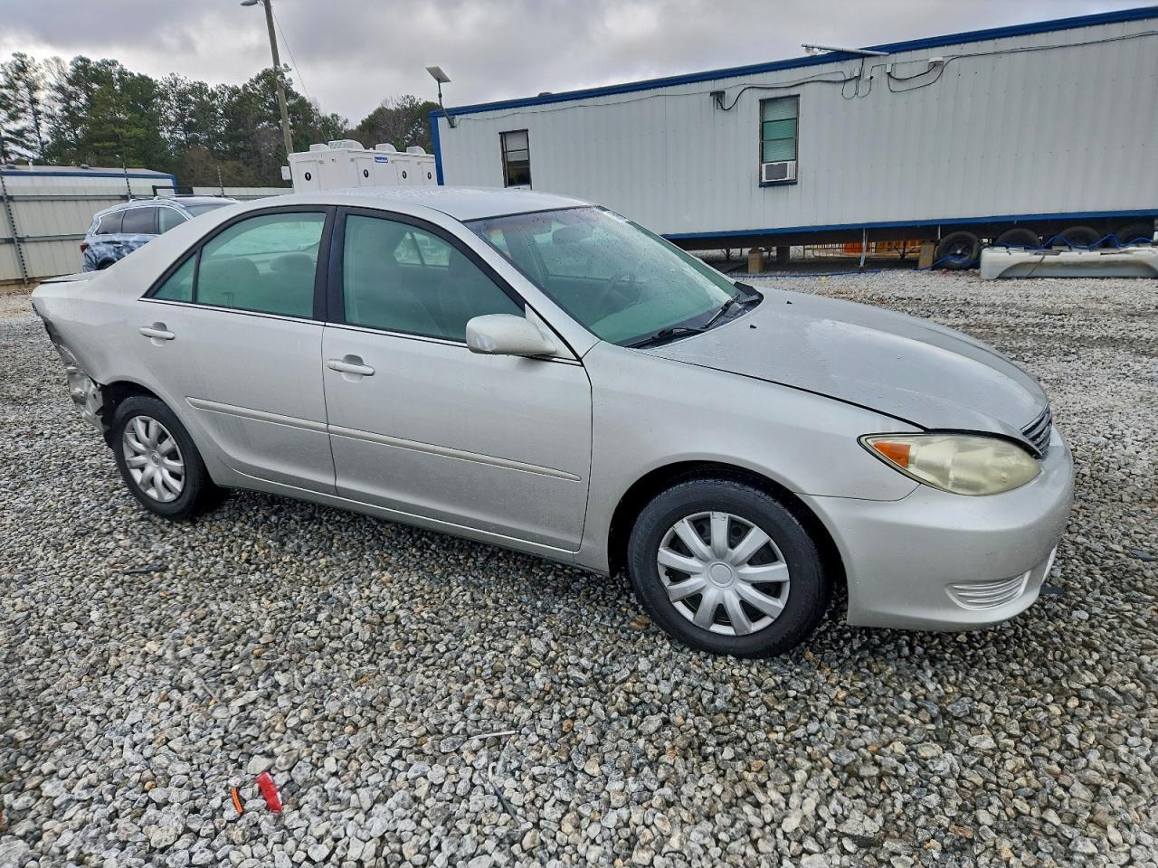 2005 Toyota Camry Le - Image 4