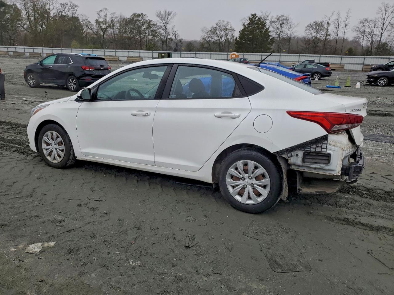 2019 Hyundai Accent Se - Фото 2