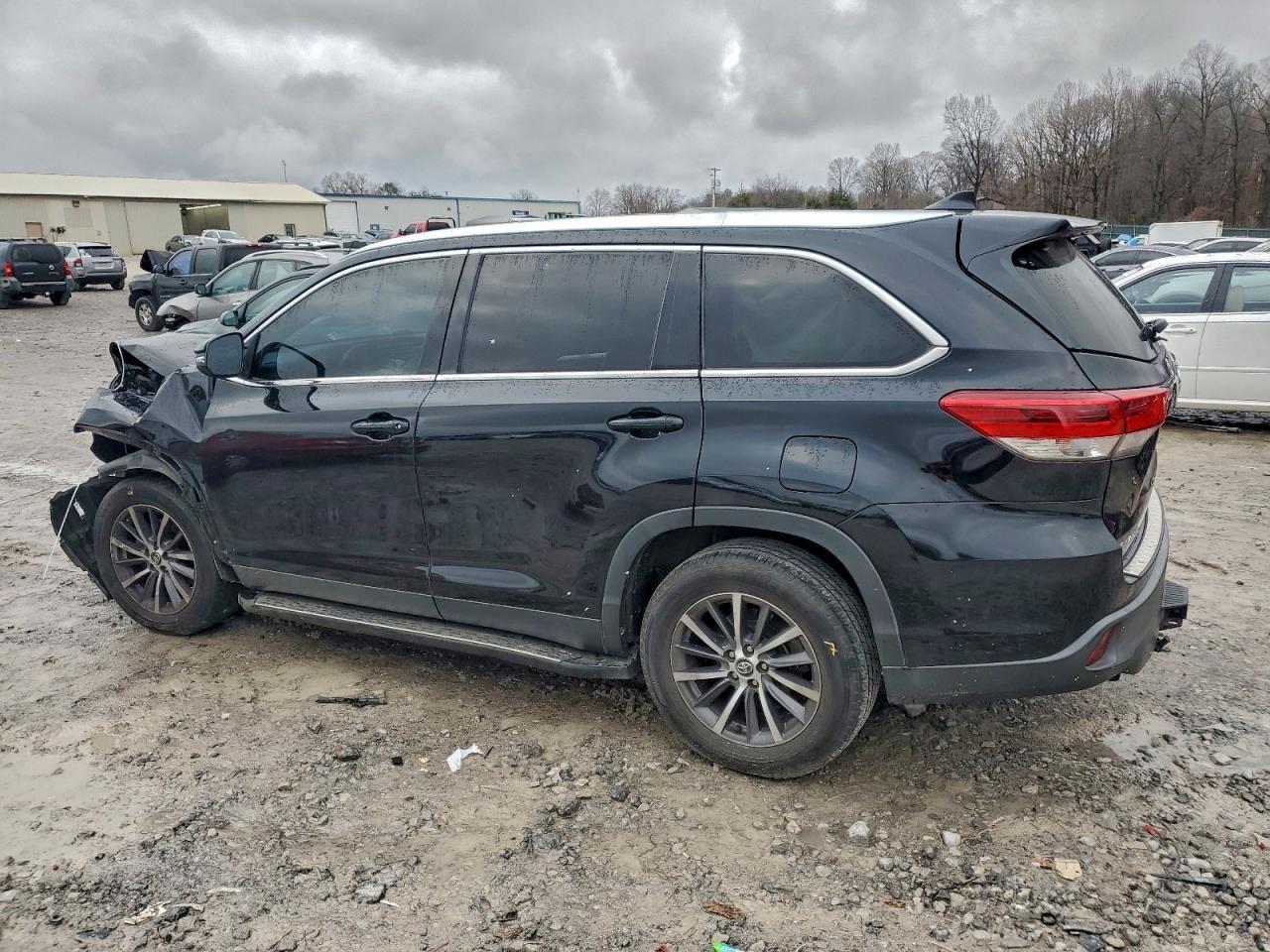 2019 Toyota Highlander Se - Фото 2