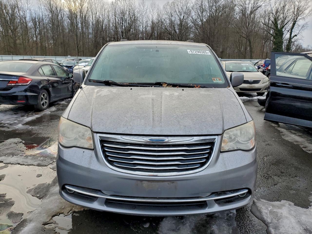 2013 Chrysler Town & Country Touring - Фото 5