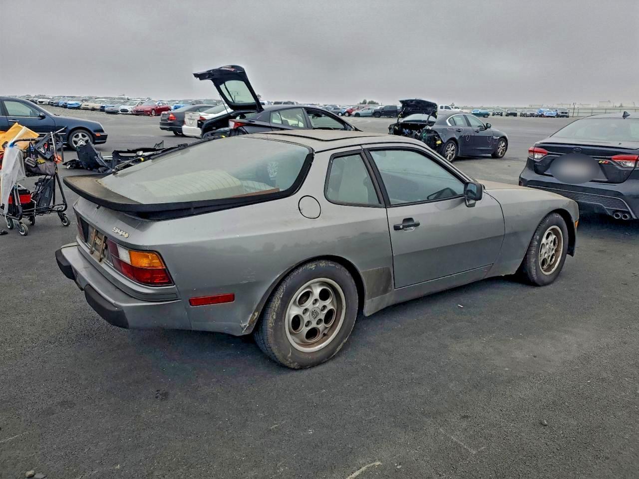 1985 Porsche 944 - Image 3