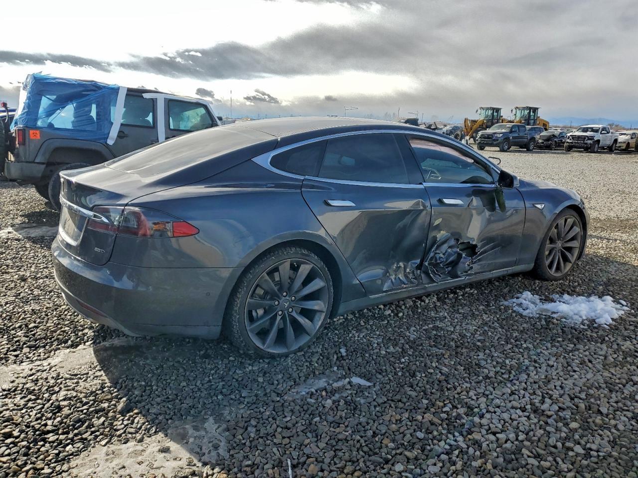 2015 Tesla Model S 85D - Image 3