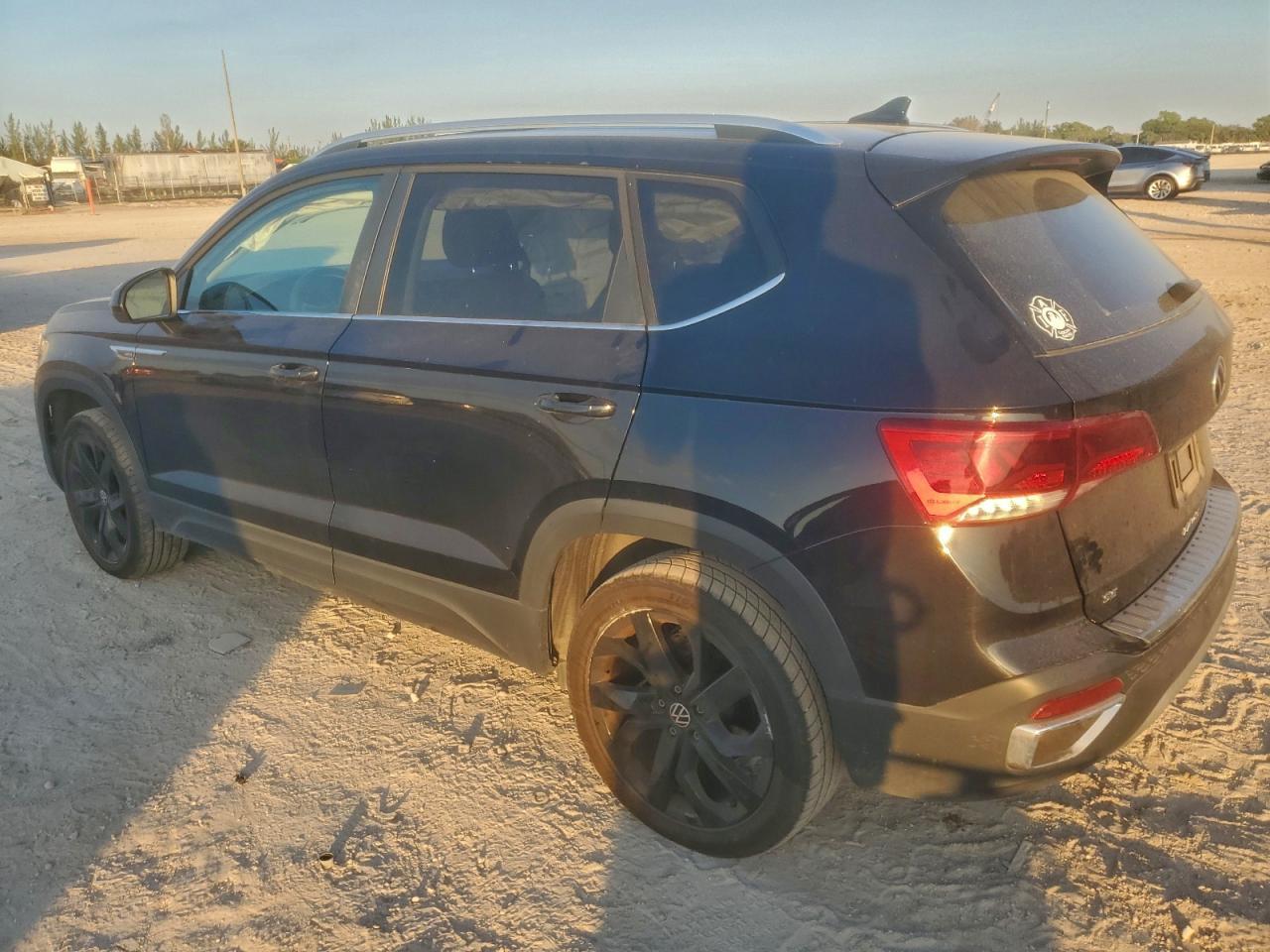 2022 Volkswagen Taos Se Iq Drive - Image 2