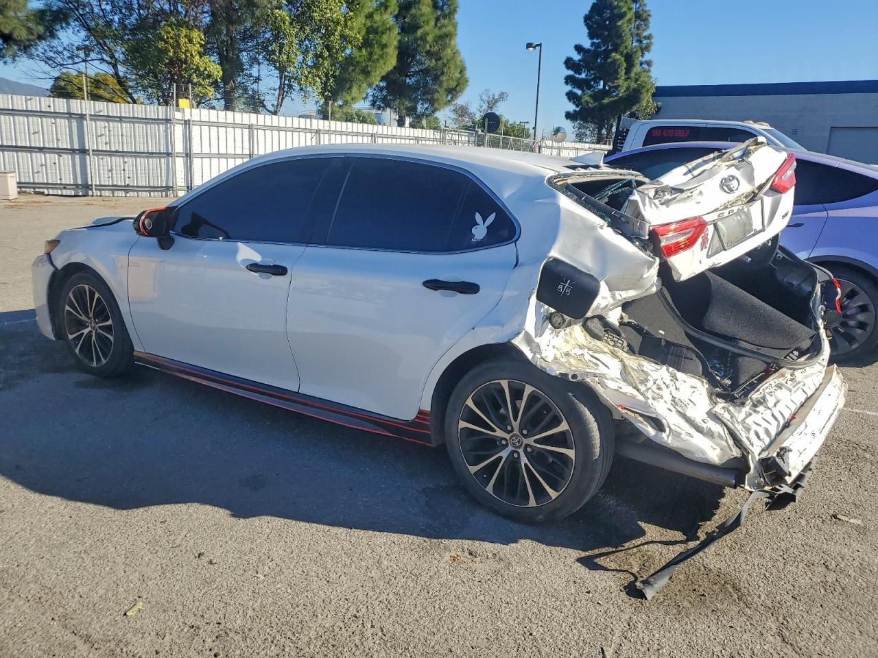 2019 Toyota Camry L - Фото 2