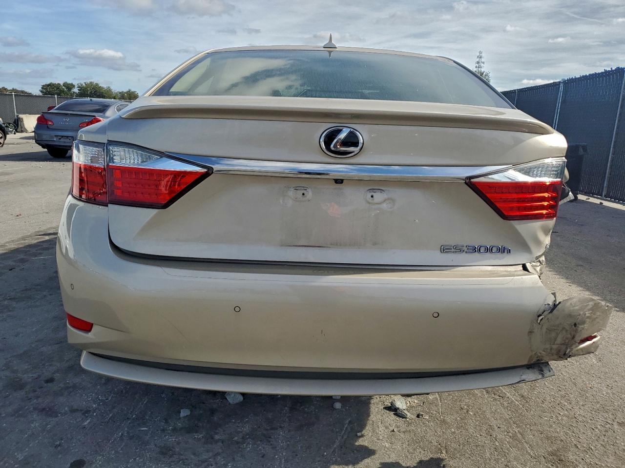 2013 Lexus Es 300H - Фото 6