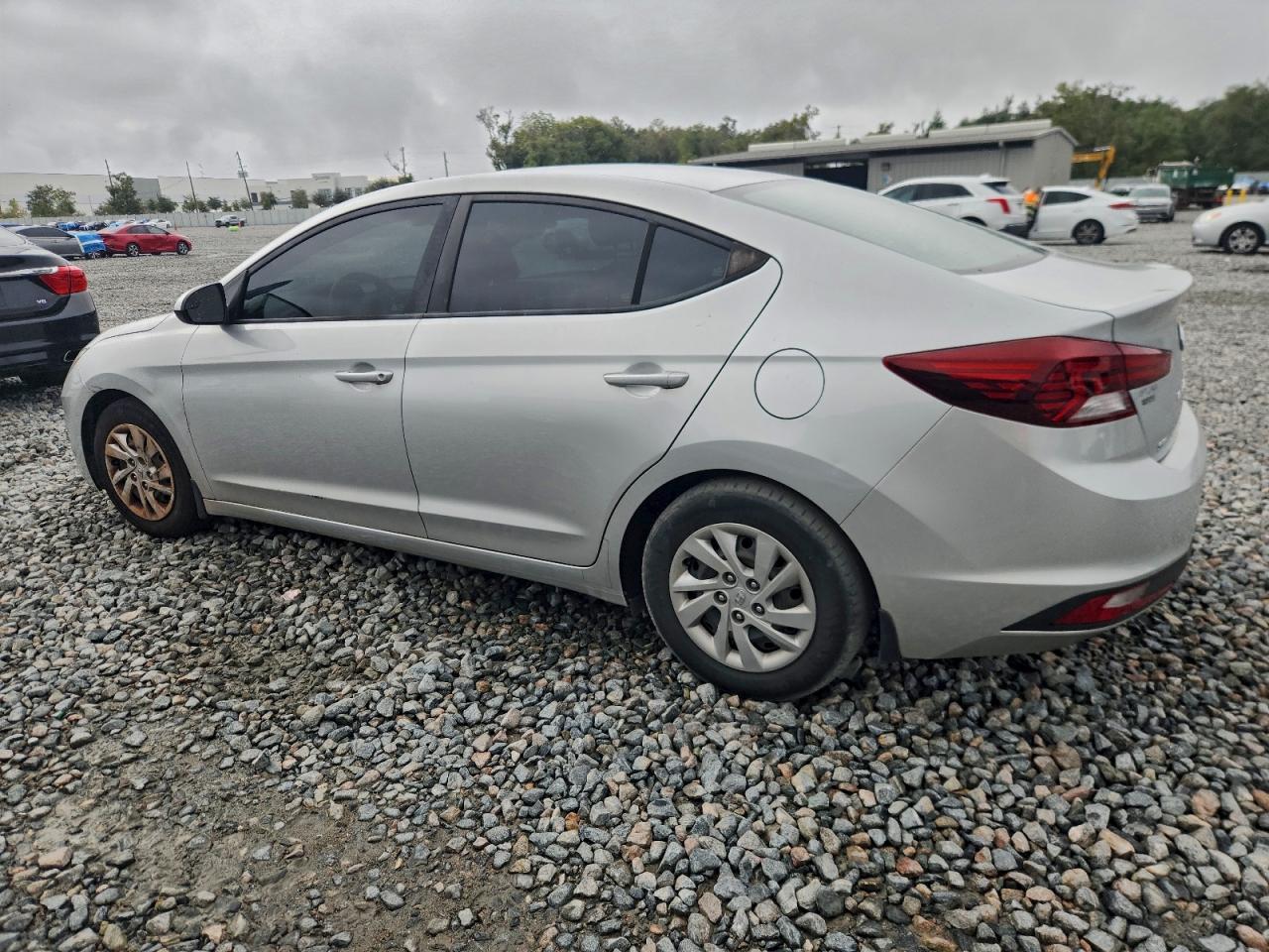 2020 Hyundai Elantra Se - Фото 2