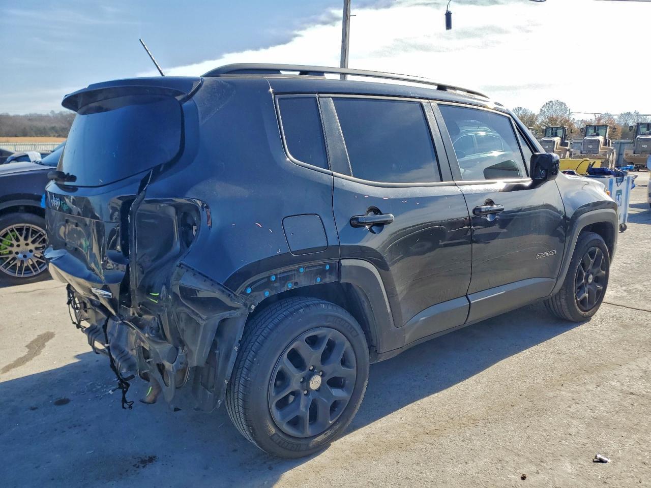 2017 Jeep Renegade Latitude - Image 3