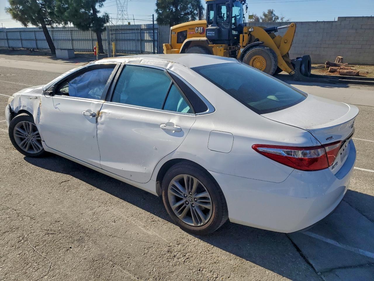 2015 Toyota Camry Le - Фото 2