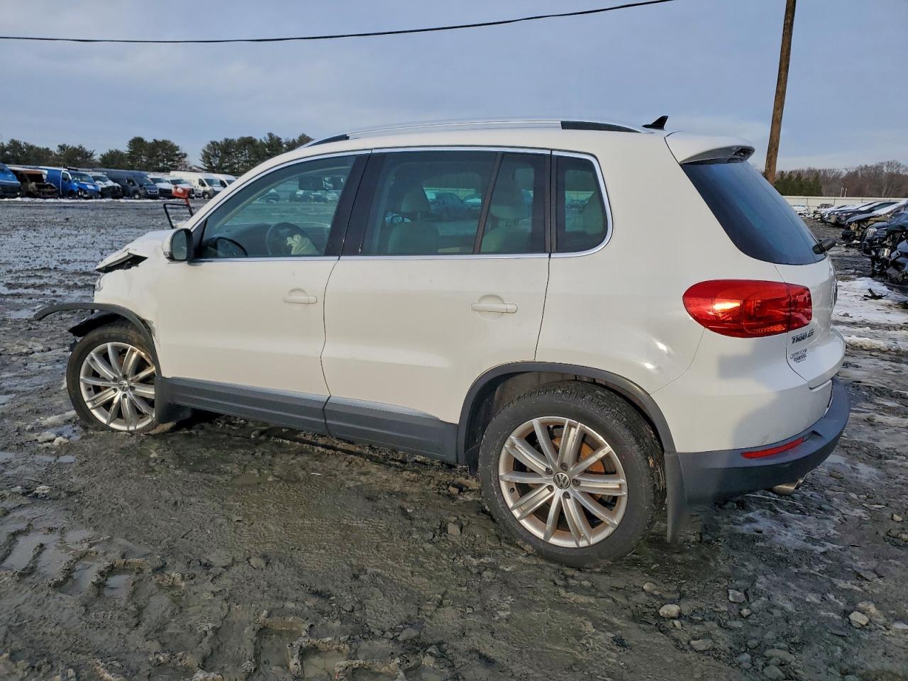 2013 Volkswagen Tiguan S - Фото 2