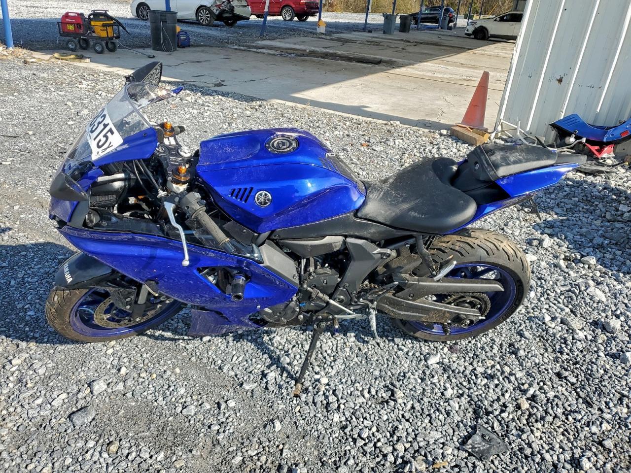 2025 Yamaha Yzfr7 - Image 3