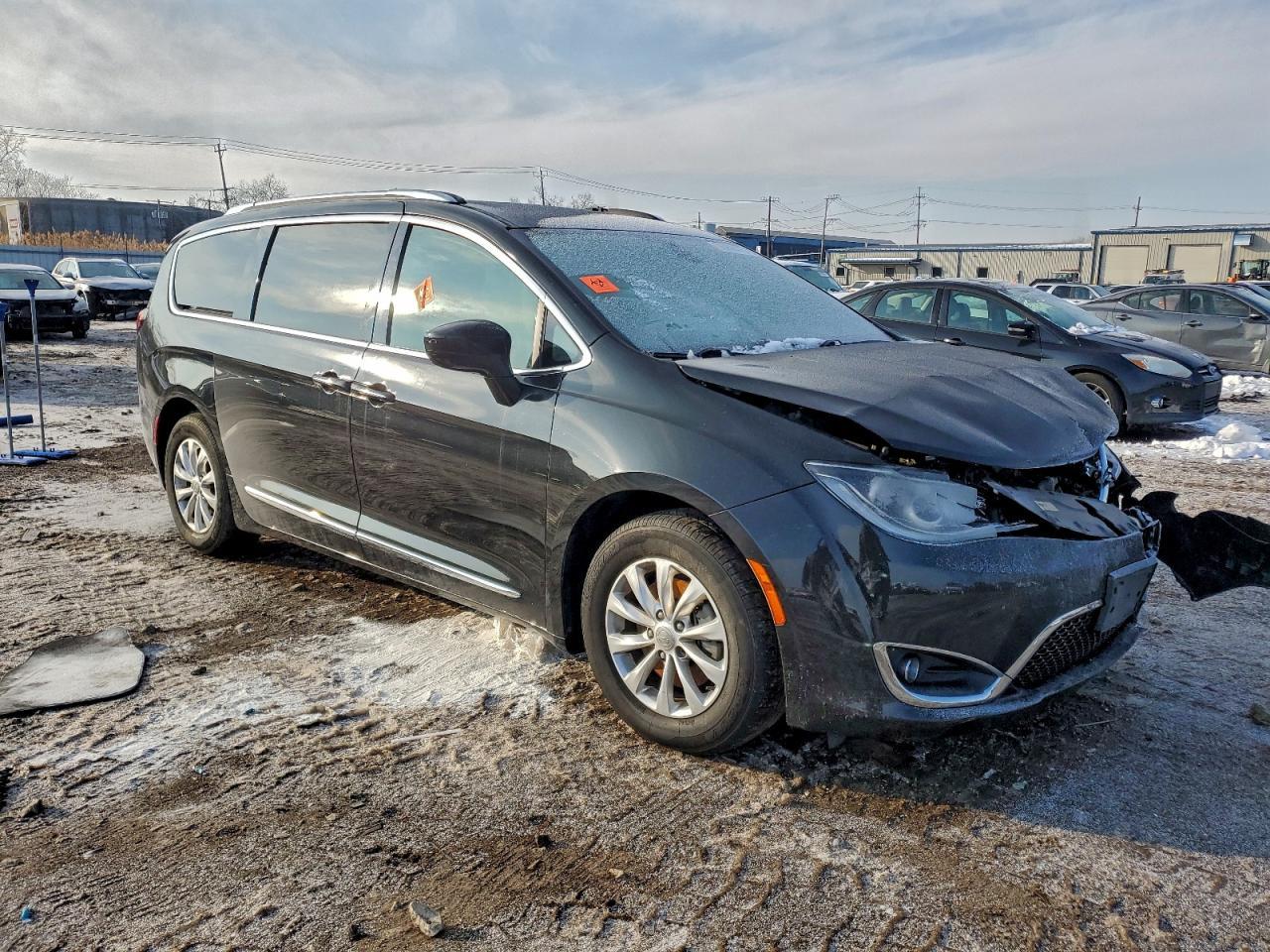 2019 Chrysler Pacifica Touring L - Image 4