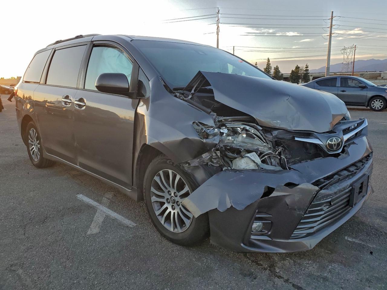 2018 Toyota Sienna Xle - Image 4
