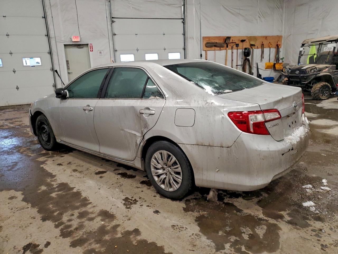 2012 Toyota Camry Base - Фото 2
