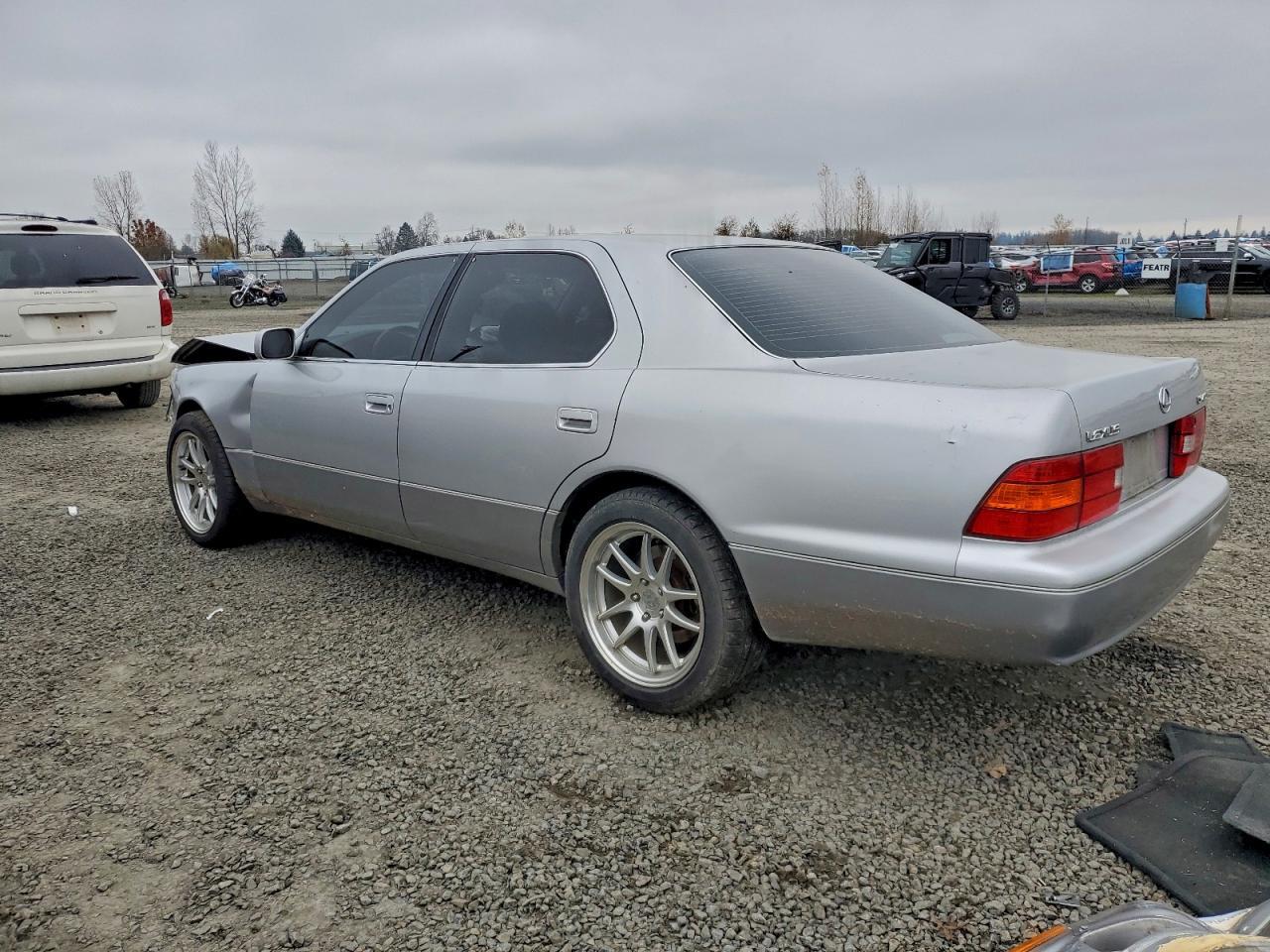 1998 Lexus Ls 400 - Image 2
