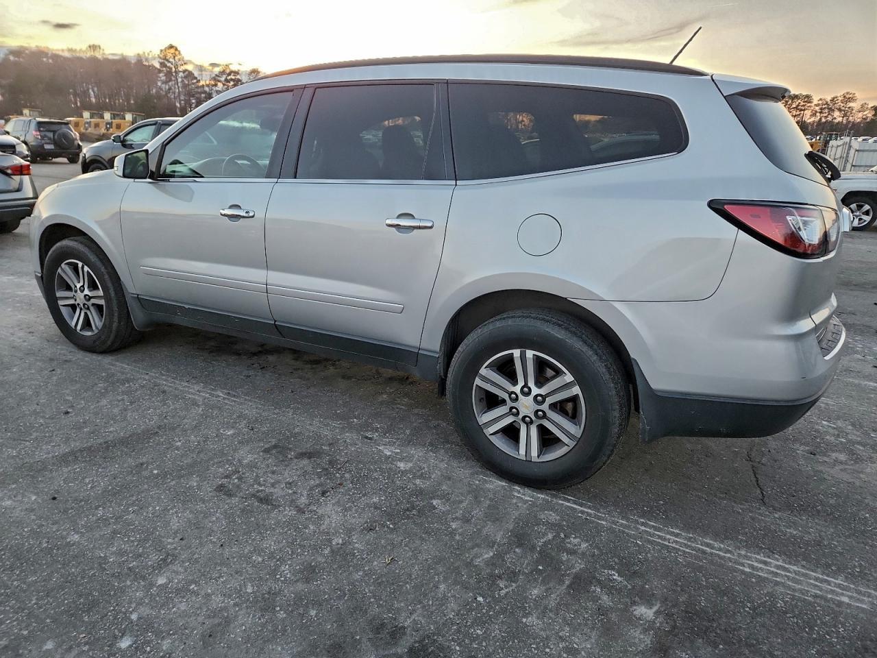 2015 Chevrolet Traverse Lt - Image 2