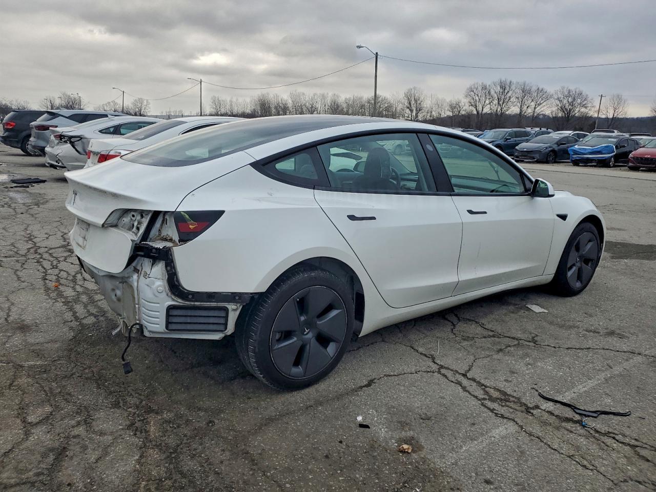 2023 Tesla Model 3 - Фото 3