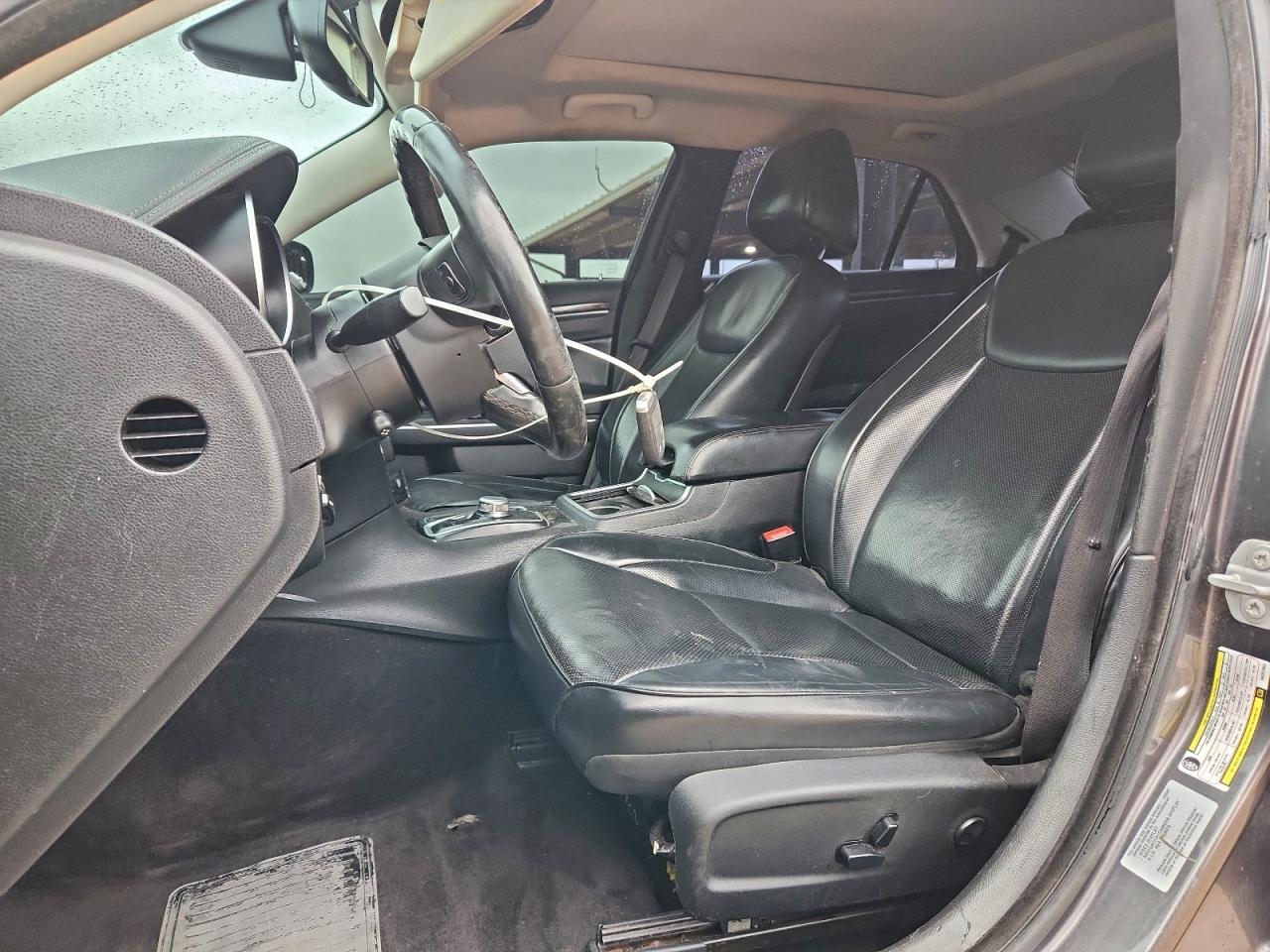 2016 Chrysler 300C - Image 7