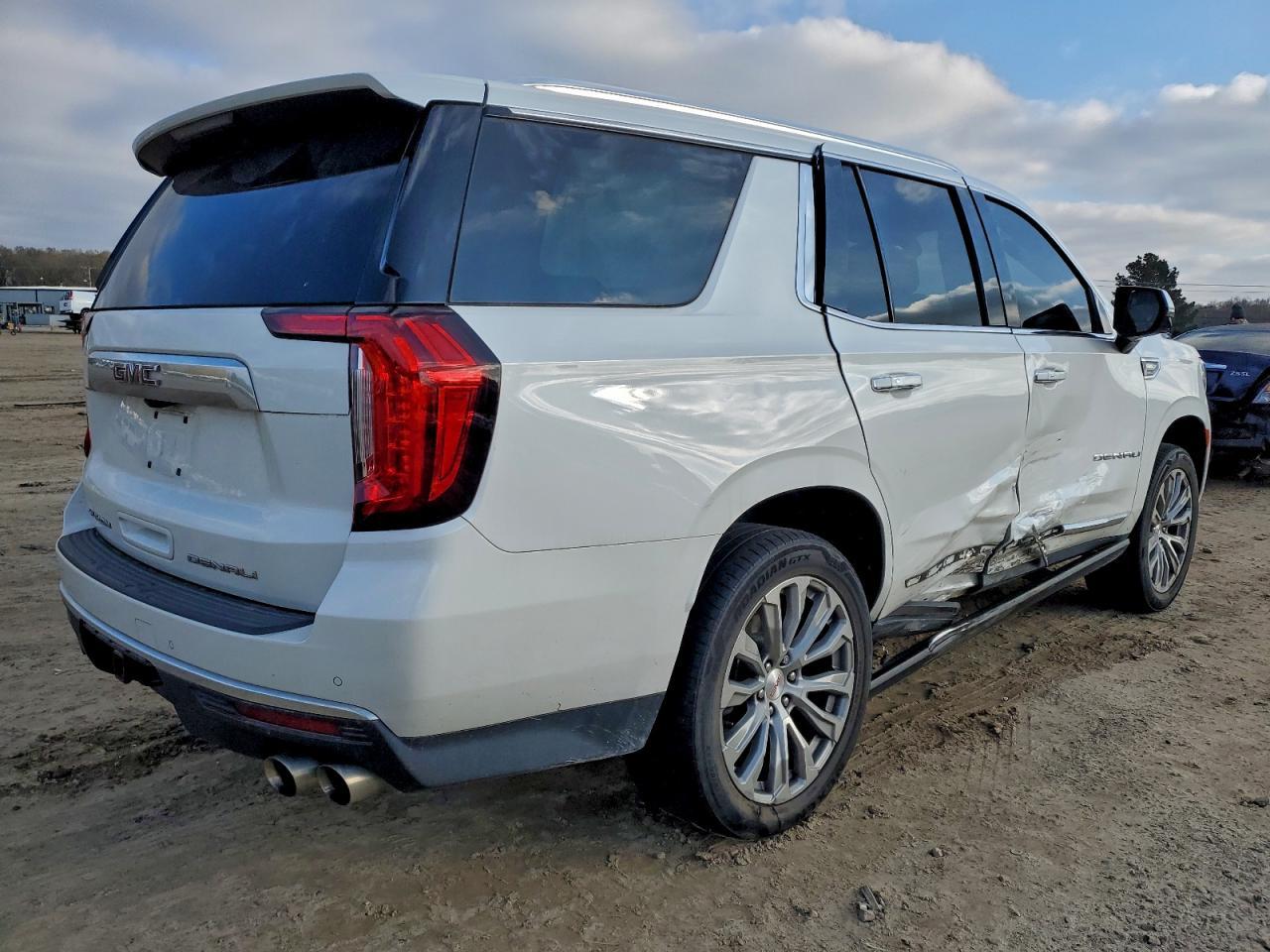 2021 GMC Yukon Denali - Image 3