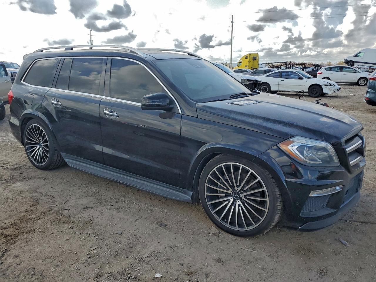 2013 Mercedes-Benz Gl 550 4Matic - Image 4