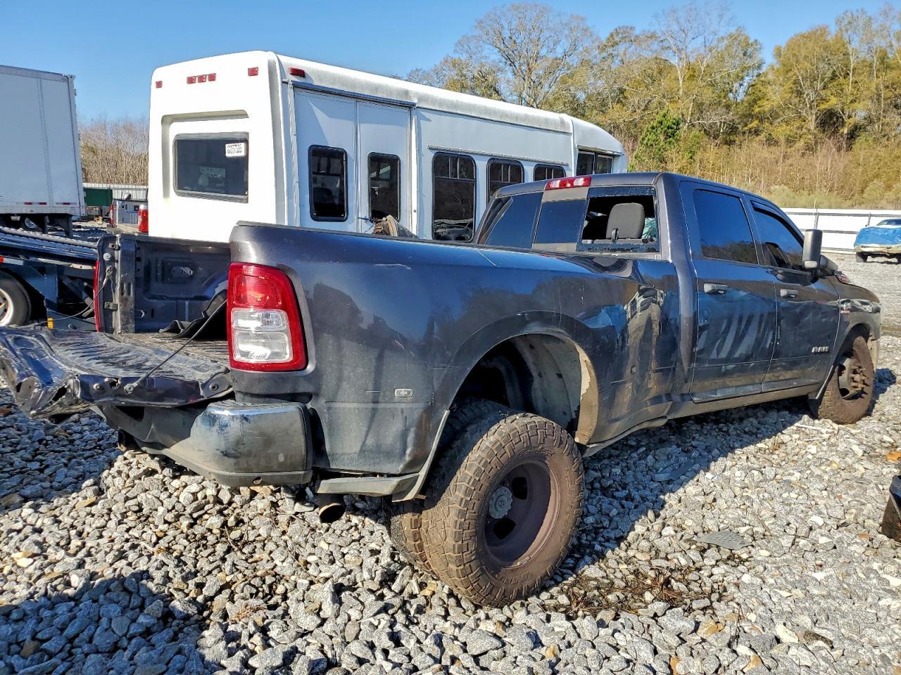 2021 Ram 3500 Tradesman - Фото 3