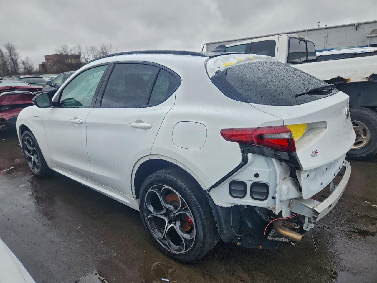 2023 Alfa Romeo Stelvio Ti - Image 2