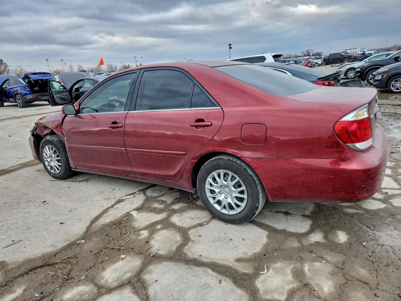 2005 Toyota Camry Le - Фото 2