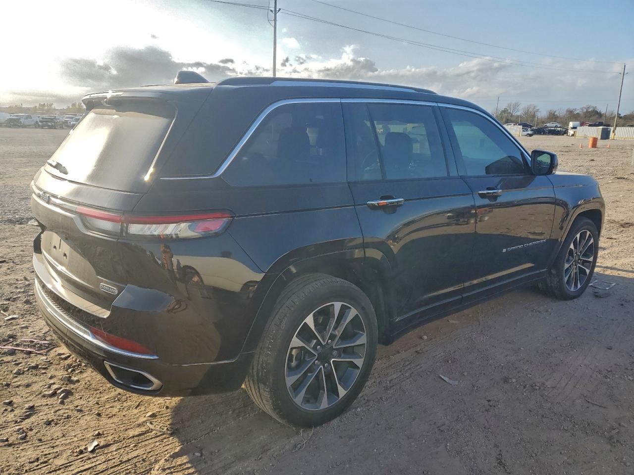 2022 Jeep Grand Cherokee Overland 4Xe - Image 3