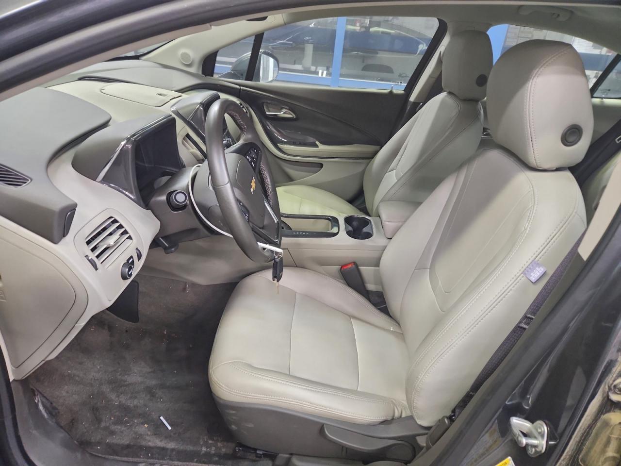 2013 Chevrolet Volt - Image 7