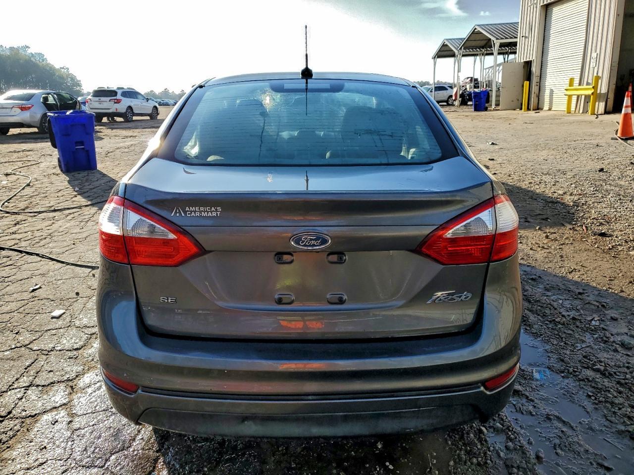 2015 Ford Fiesta Se - Image 6