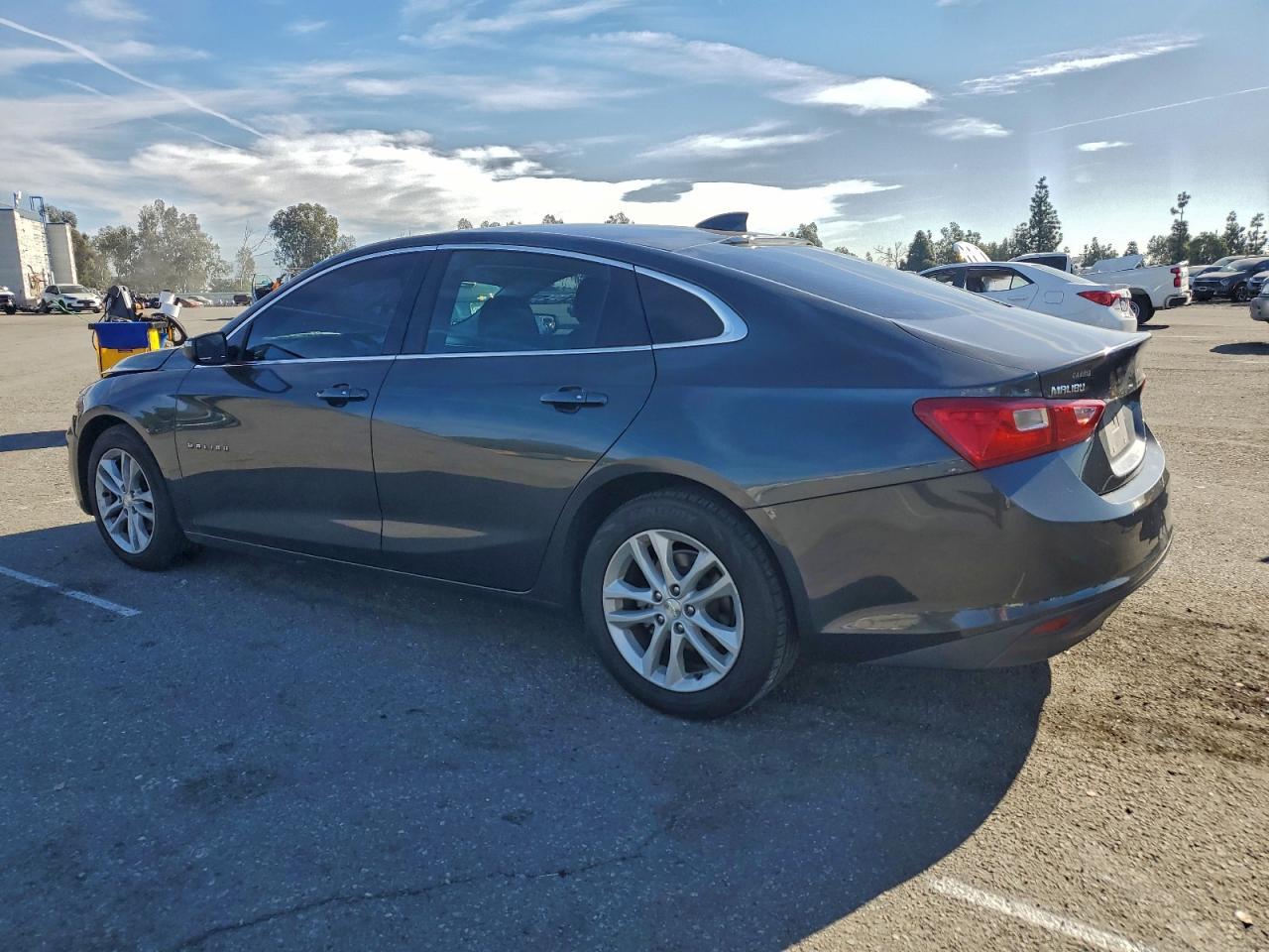 2018 Chevrolet Malibu Lt - Image 2