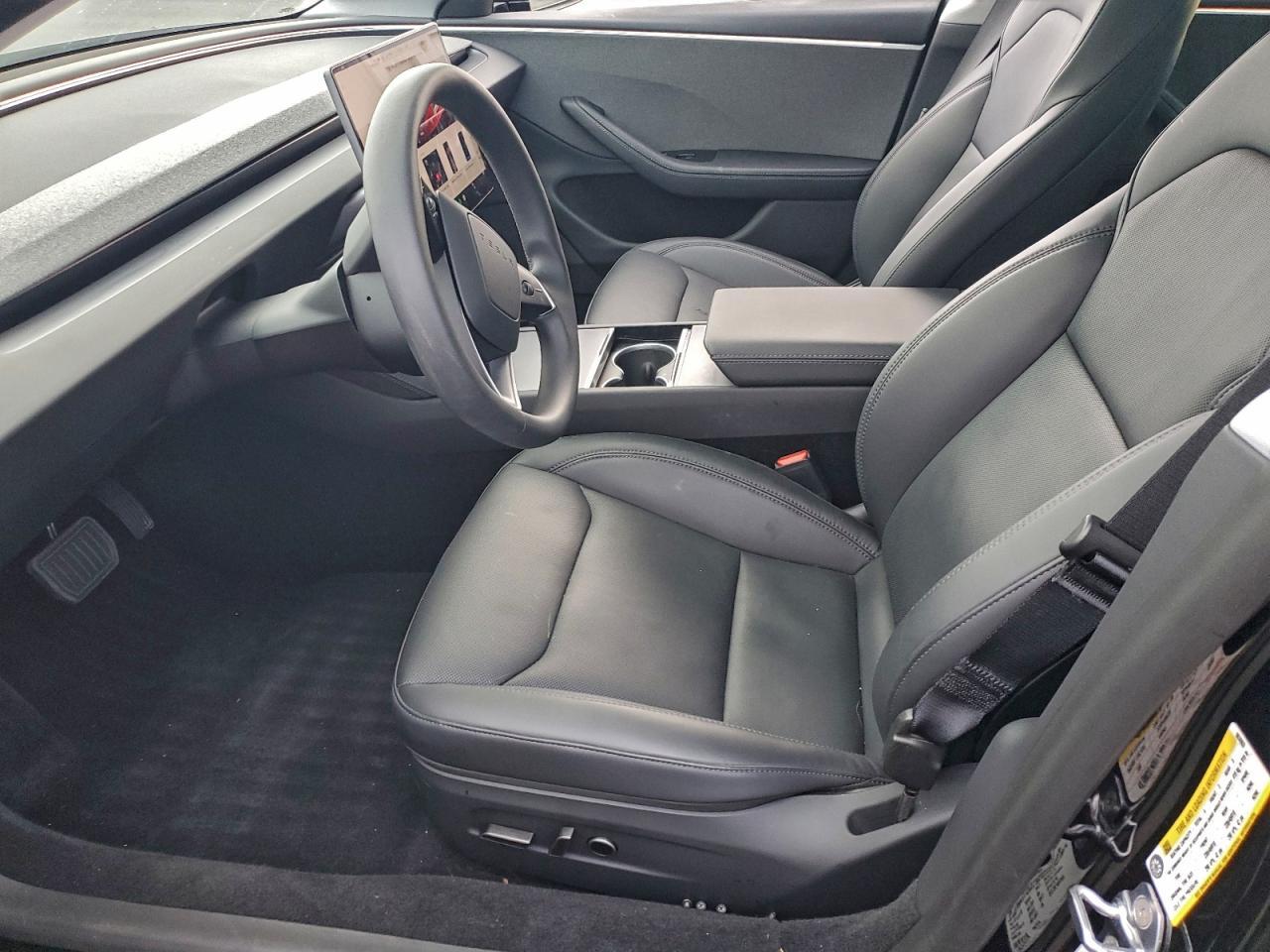 2025 Tesla Model 3 - Фото 7