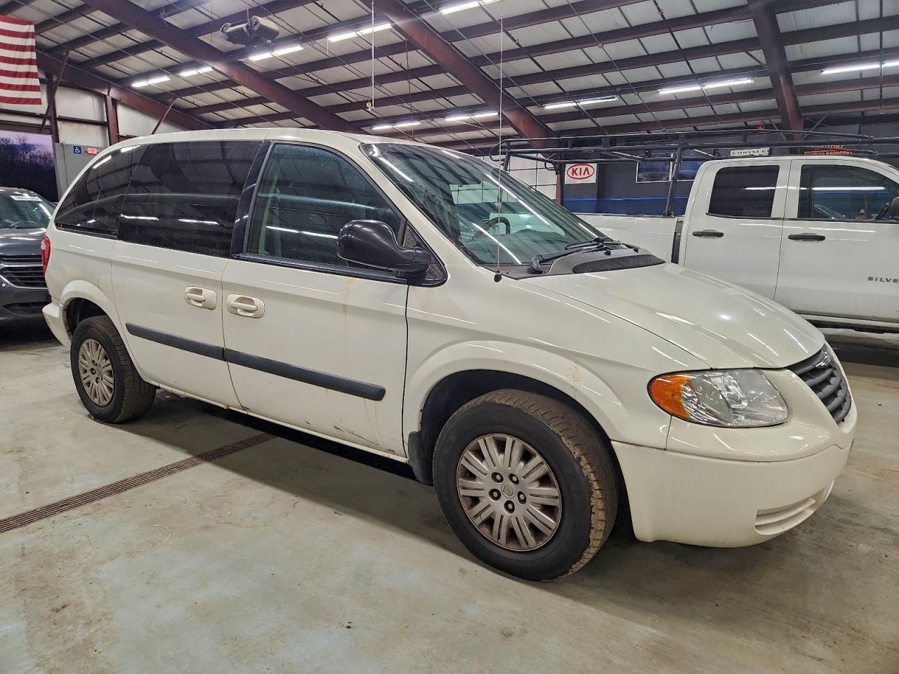 2005 Chrysler Town & Country - Image 4