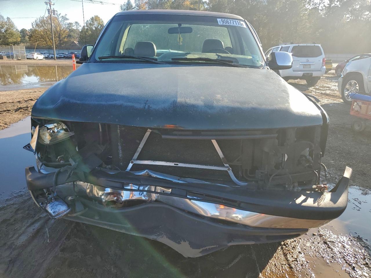 2002 Chevrolet Silverado C1500 - Image 5