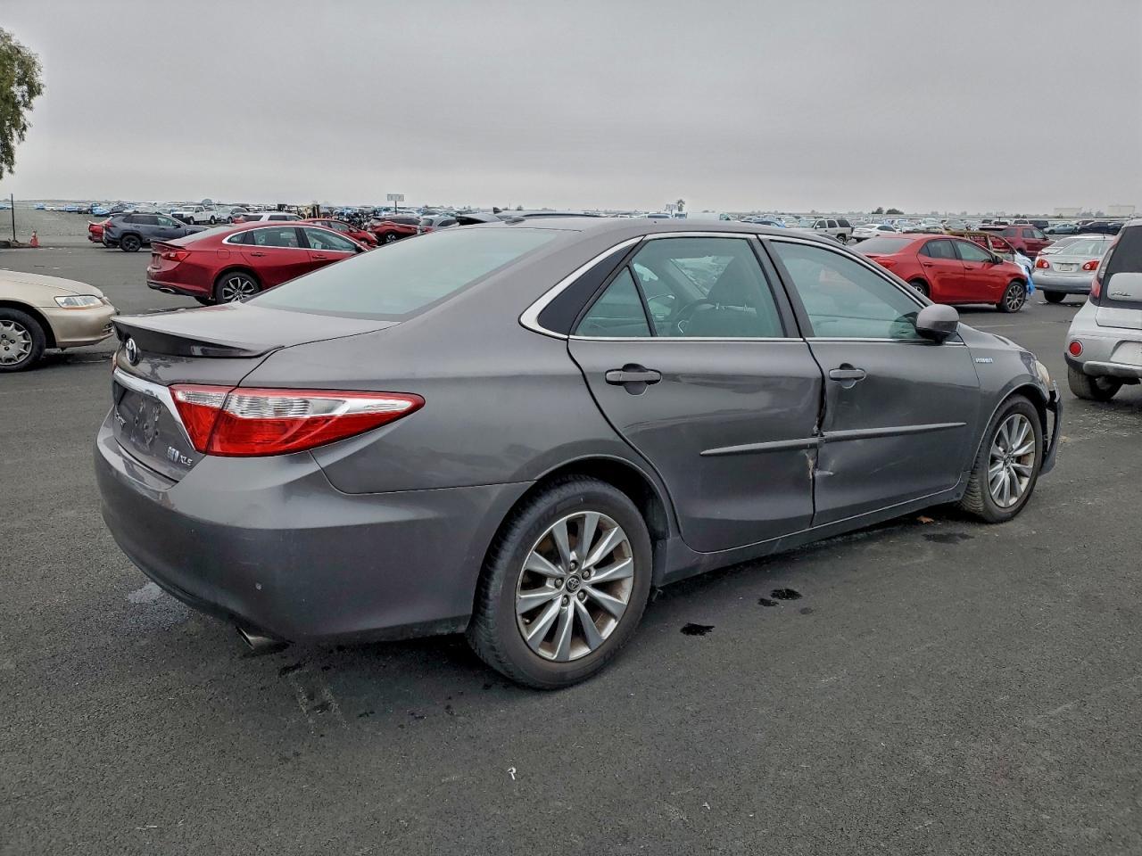 2015 Toyota Camry Hybrid - Image 3