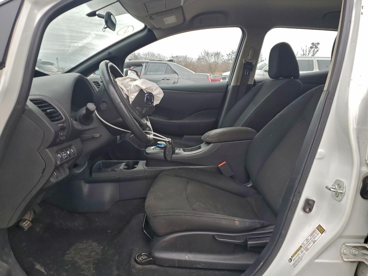 2013 Nissan Leaf S - Фото 7