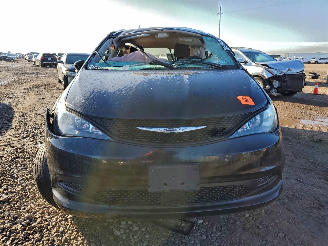 2022 Chrysler Voyager Lx - Image 5