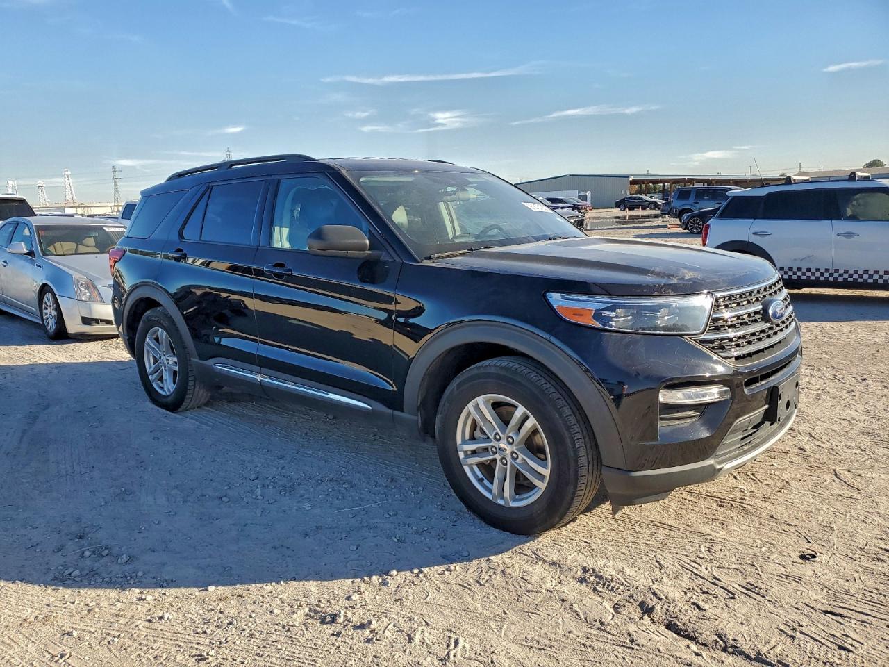 2023 Ford Explorer Xlt - Фото 4