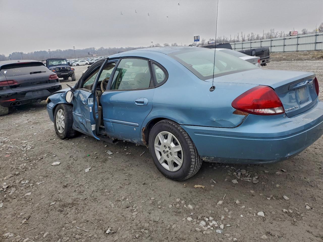2007 Ford Taurus Se - Image 2
