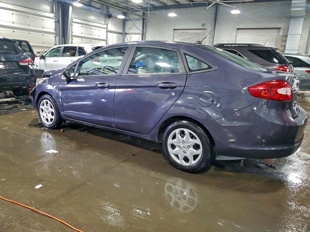 2013 Ford Fiesta S - Фото 2