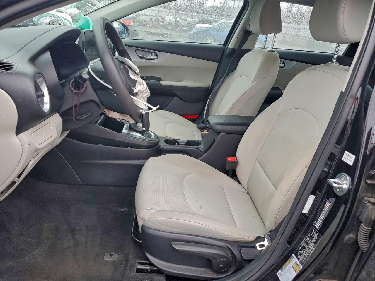 2022 Kia Forte Fe - Image 7