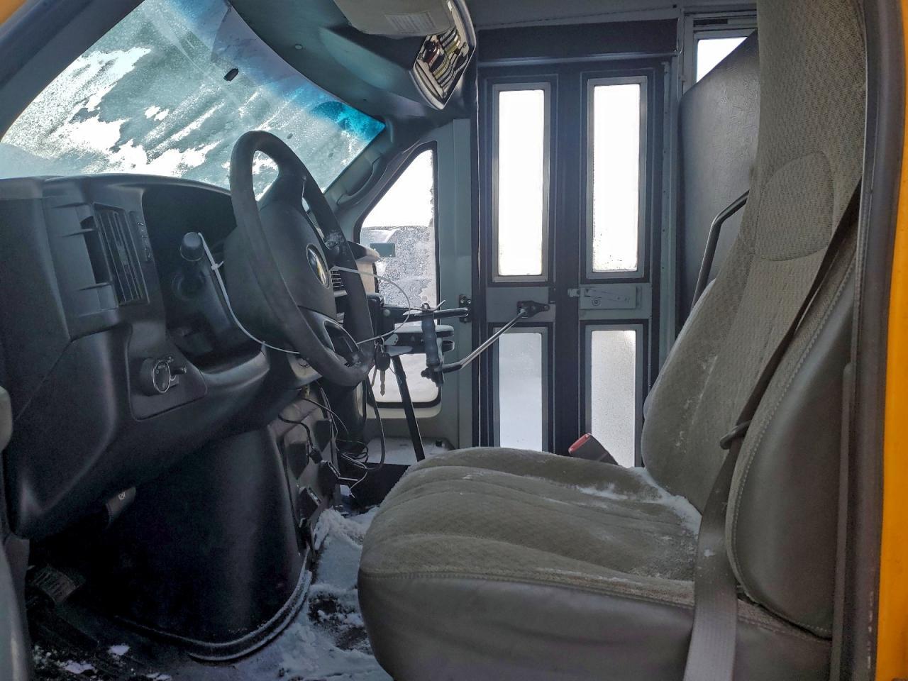 2010 Chevrolet Express - Фото 7