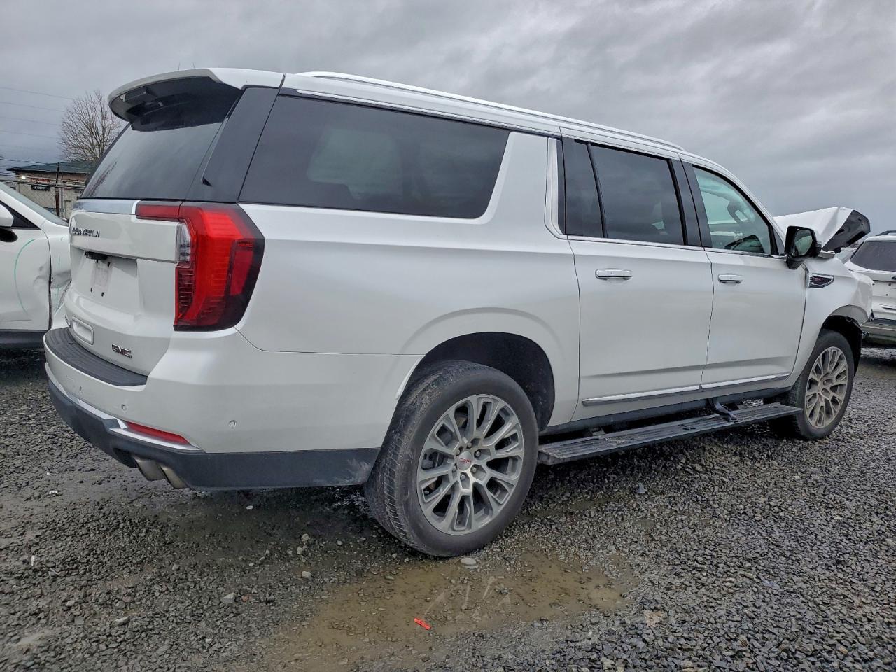 2025 GMC Yukon Xl Denali - Image 3